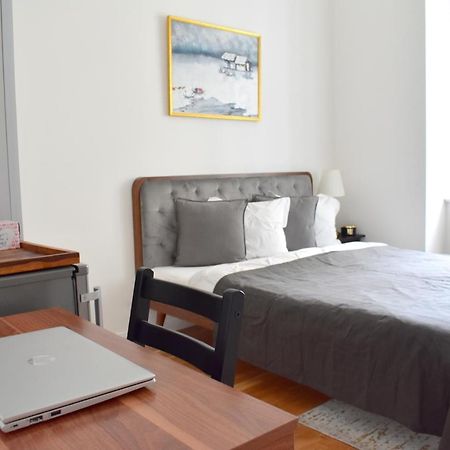 Lovely Apartment In Center Прага Экстерьер фото