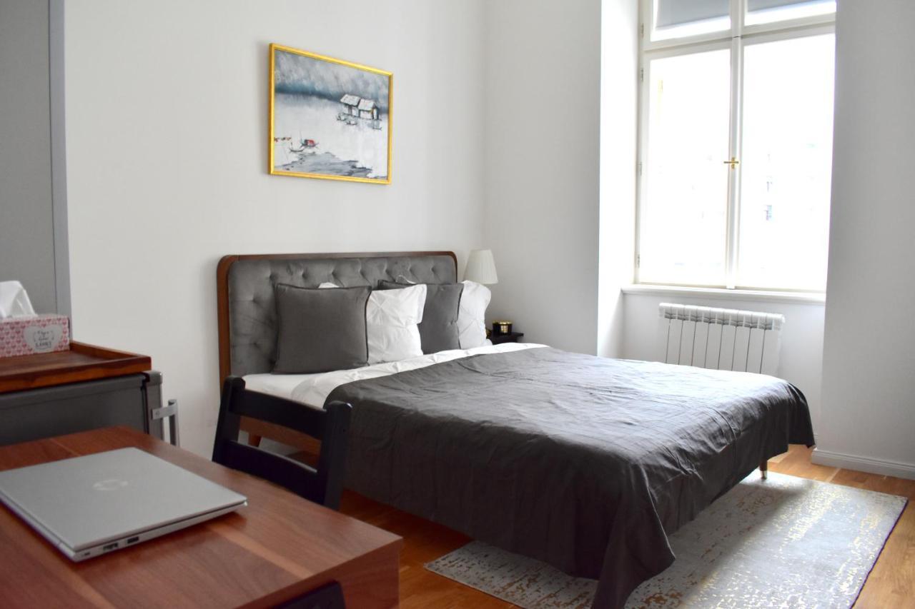 Lovely Apartment In Center Прага Экстерьер фото
