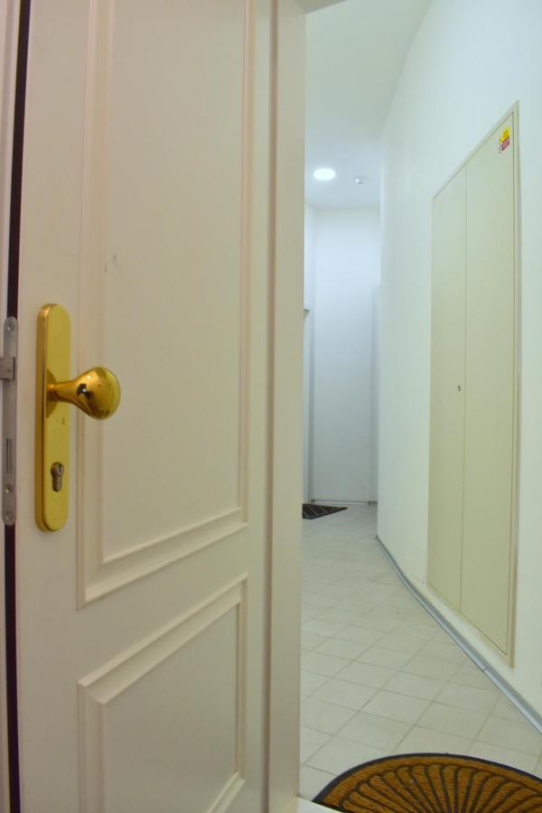 Lovely Apartment In Center Прага Экстерьер фото